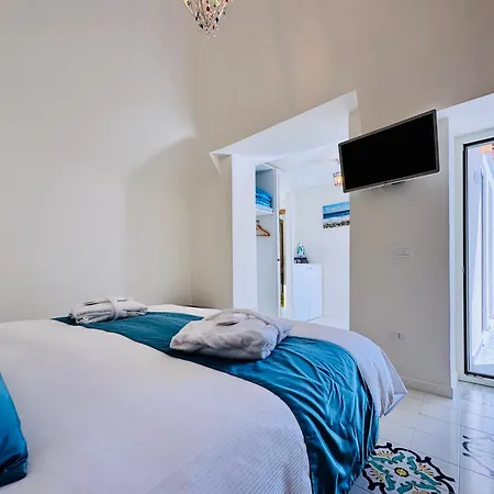 Yourhome - White House Gio * פוזיטנו