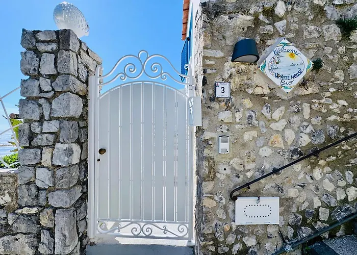 Yourhome - White House Gio